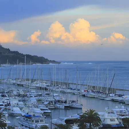 拿破仑酒店 芒通